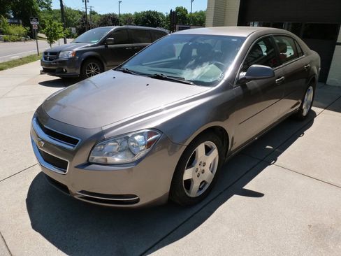 Used 2010 Chevrolet Malibu LT w/ HFV6 Engine Package FWD image 4
