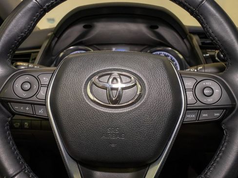 Certified 2020 Toyota Camry SE image 17