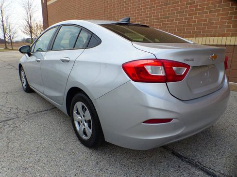 Used 2016 Chevrolet Cruze LS FWD image 7