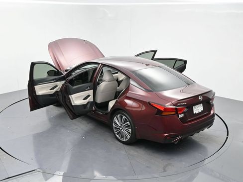 Used 2024 Nissan Altima 2.5 SL FWD image 23
