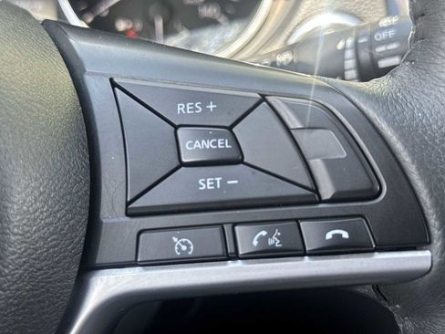 Used 2017 Nissan Rogue SV AWD/4WD image 27