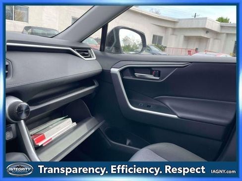 Used 2025 Toyota RAV4 XLE AWD/4WD image 33