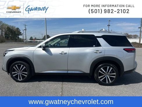 Used 2024 Nissan Pathfinder Platinum w/ Cargo Package image 8