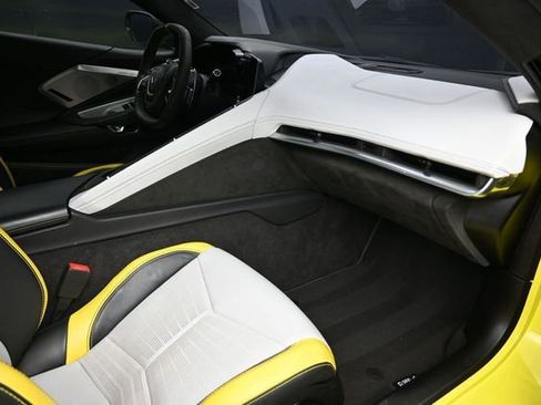 Used 2022 Chevrolet Corvette Stingray Premium Conv w/ Z51 Performance Package RWD image 14