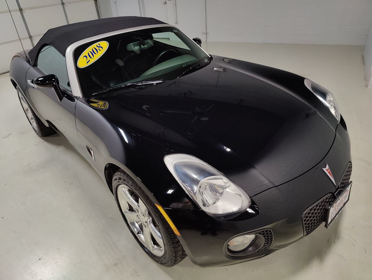 Used 2008 Pontiac Solstice GXP w/ Premium Package RWD image 2