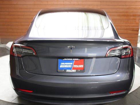 Used 2023 Tesla Model 3 Standard Range image 2