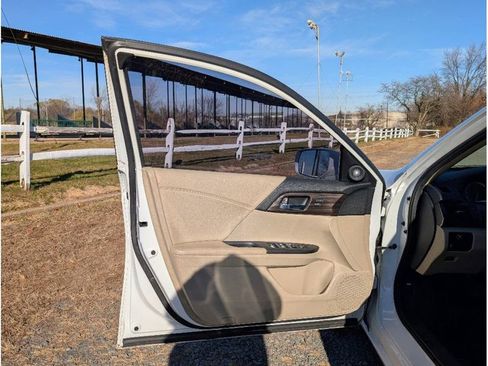 Used 2016 Honda Accord EX-L image 9