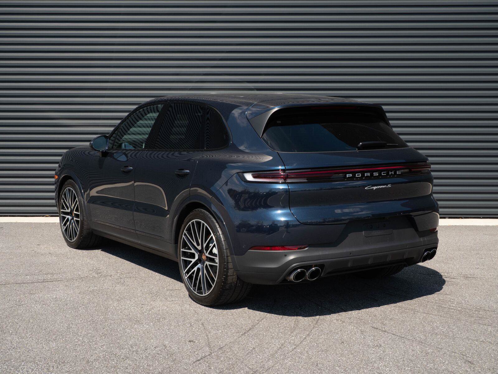 Used 2026 Porsche Cayenne S AWD/4WD image 3