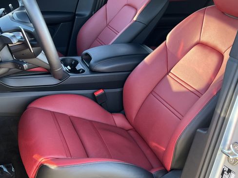 Certified 2025 Porsche Cayenne Coupe image 5