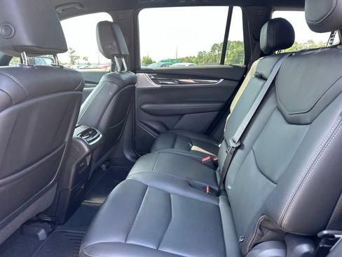 Used 2023 Cadillac XT6 Sport w/ Technology Package AWD/4WD image 12