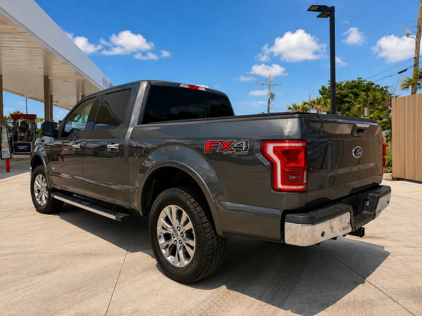 Used 2015 Ford F150 Lariat w/ Equipment Group 502A Luxury AWD/4WD image 8