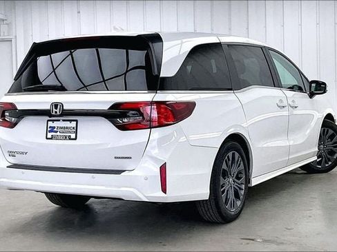 Certified 2025 Honda Odyssey Touring image 12