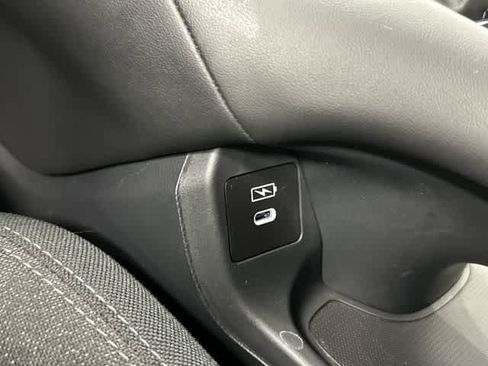 Certified 2026 Honda HR-V LX image 25