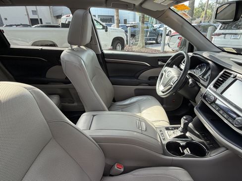 Used 2016 Toyota Highlander Limited Platinum AWD/4WD image 46