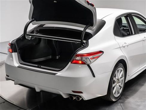 Used 2019 Toyota Camry SE w/ Convenience Package image 10