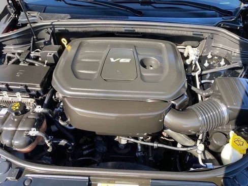 Used 2018 Jeep Grand Cherokee Limited image 33