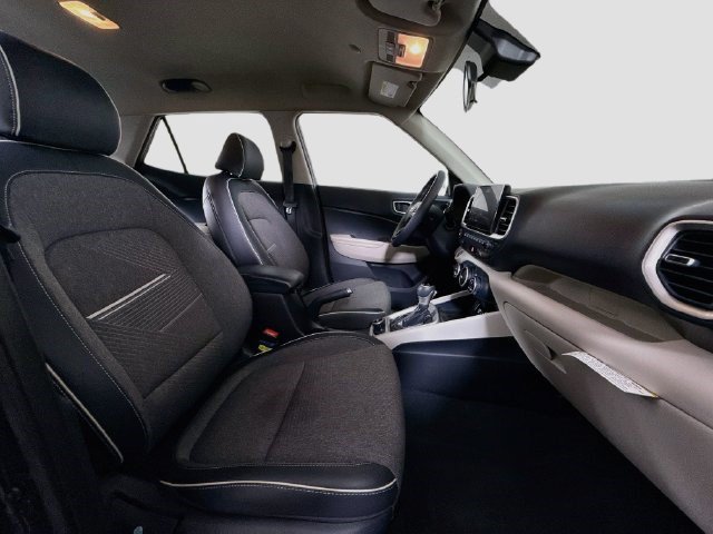 Used 2024 Hyundai Venue Limited FWD image 28