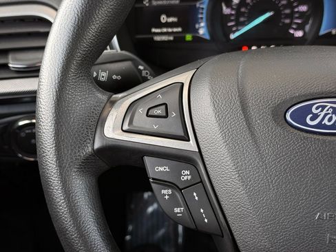 Used 2019 Ford Fusion SE FWD image 25