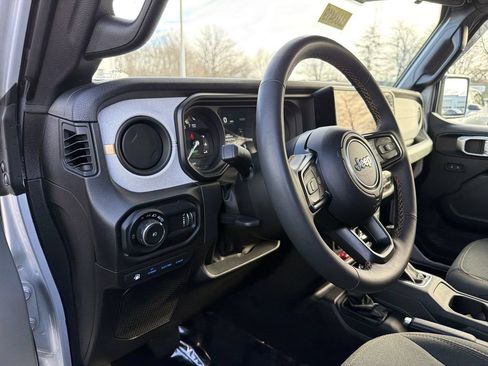 Used 2024 Jeep Wrangler Unlimited AWD/4WD image 21
