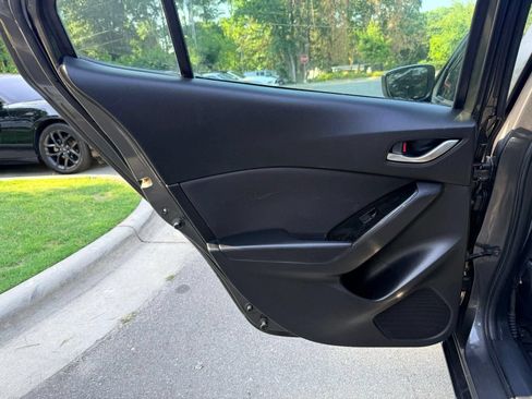 Used 2017 MAZDA MAZDA3 Sport FWD image 25