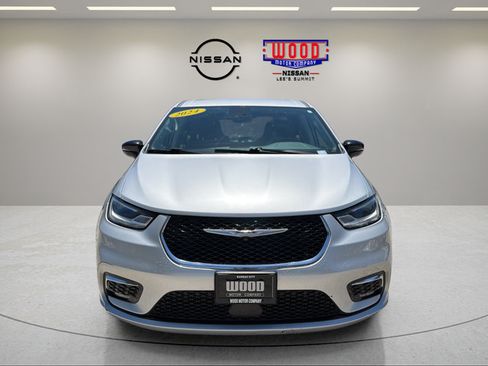 Used 2024 Chrysler Pacifica Limited FWD image 6