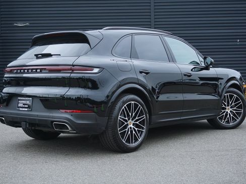 Certified 2024 Porsche Cayenne AWD/4WD image 8