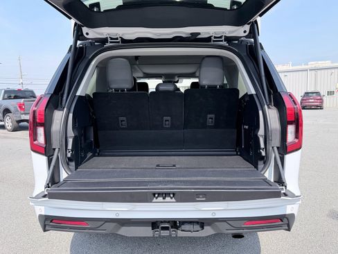 Used 2025 Ford Expedition Active image 10