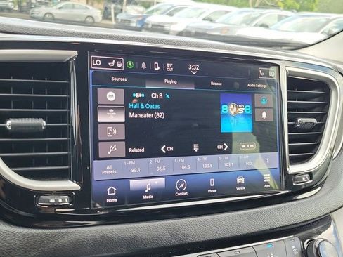 Used 2023 Chrysler Pacifica Touring-L FWD image 29