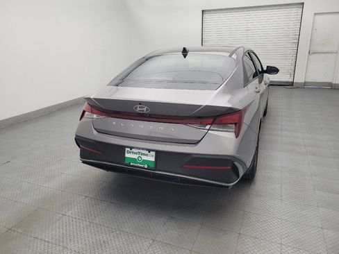 Used 2024 Hyundai Elantra SEL FWD image 7