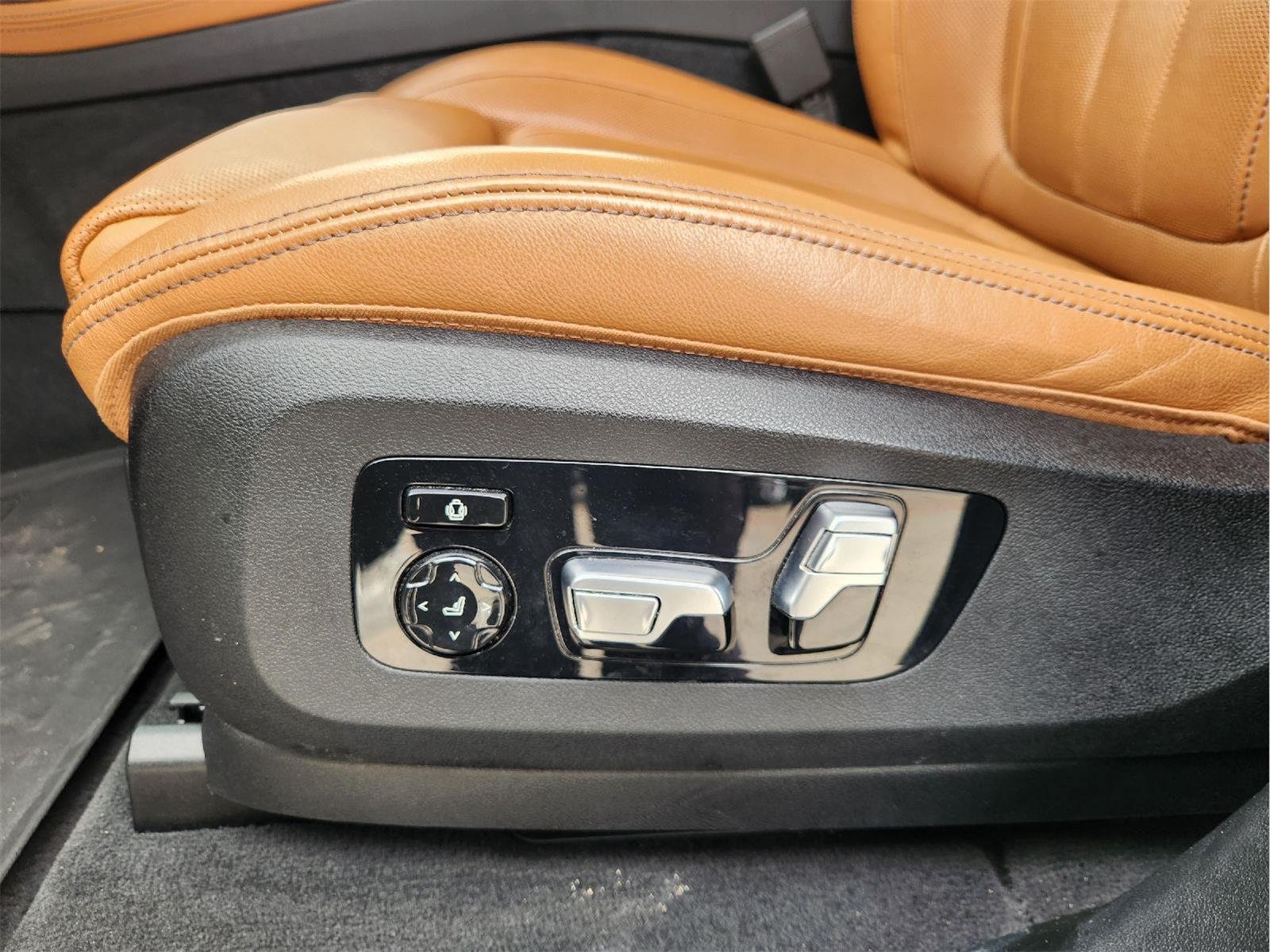 Used 2021 BMW X7 xDrive40i w/ Premium Package AWD/4WD image 25