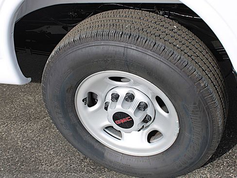 Used 2025 GMC Savana 2500 w/ Driver Convenience Package image 25