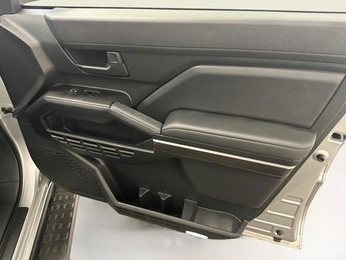 Used 2025 Toyota 4Runner SR5 AWD/4WD image 33