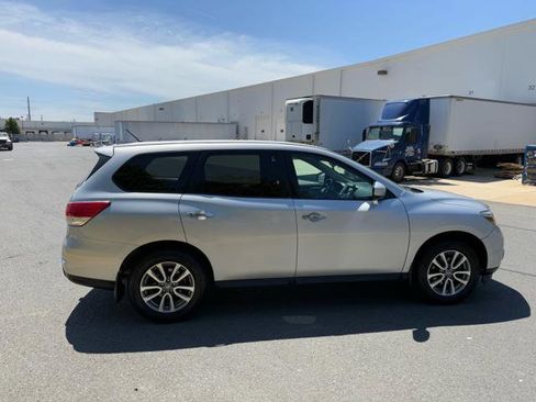 Used 2014 Nissan Pathfinder S image 5