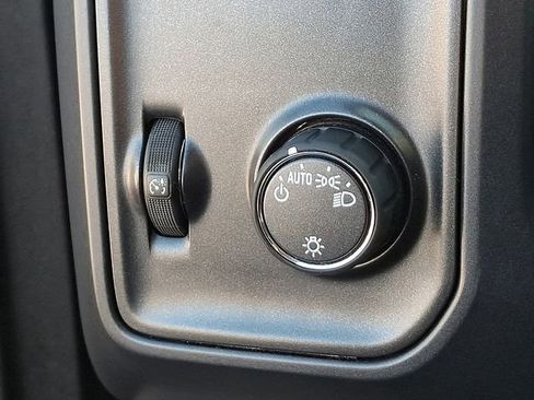 Used 2019 Chevrolet Silverado 1500 Custom w/ Custom Convenience Package image 25