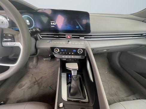 Used 2024 Hyundai Elantra SEL image 13