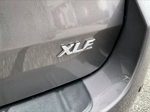 Used 2017 Toyota Sienna XLE image 10