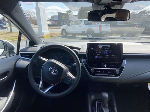 Used 2025 Toyota Corolla SE image 10