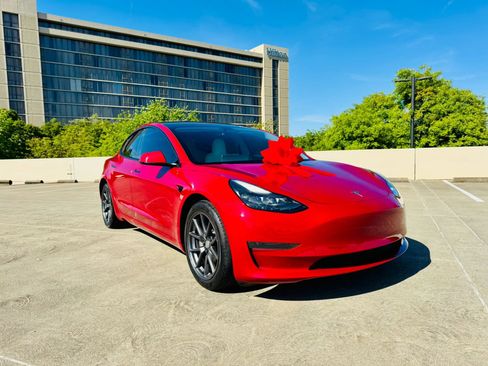 Used 2023 Tesla Model 3 Standard Range RWD image 1