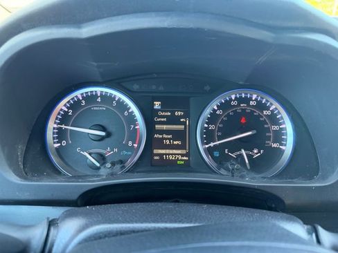 Used 2019 Toyota Highlander XLE AWD/4WD image 18