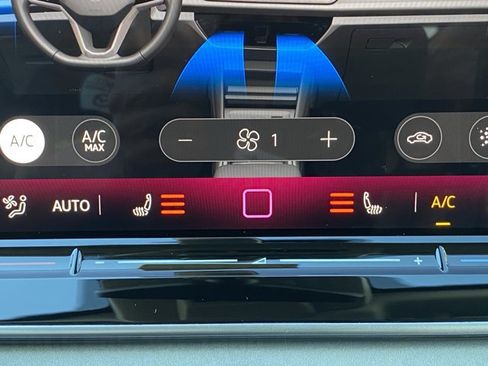 New 2026 Volkswagen Tiguan SE FWD image 9
