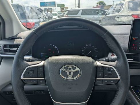 Used 2022 Toyota Sienna XLE FWD image 23