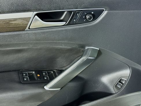 Used 2016 Volkswagen Passat 1.8T SE w/ Lighting Package image 24