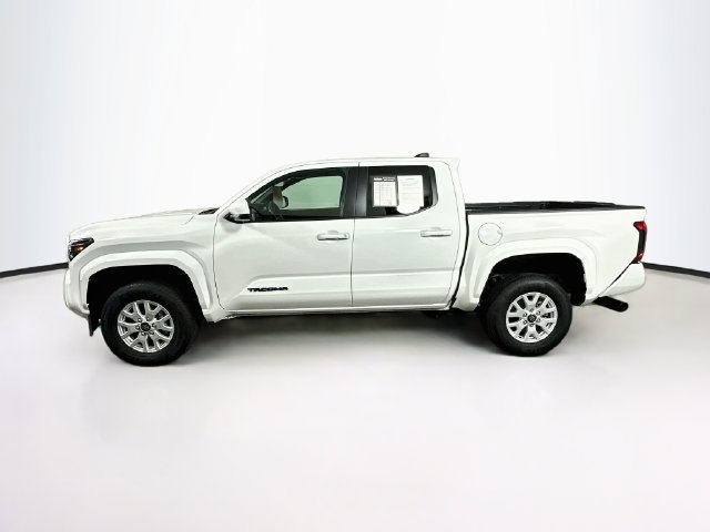 Used 2025 Toyota Tacoma SR5 AWD/4WD image 5