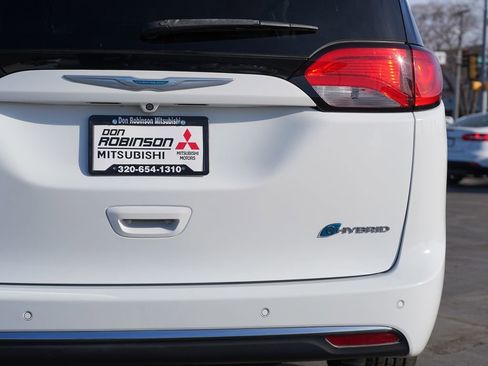 Used 2018 Chrysler Pacifica Touring Plus image 10