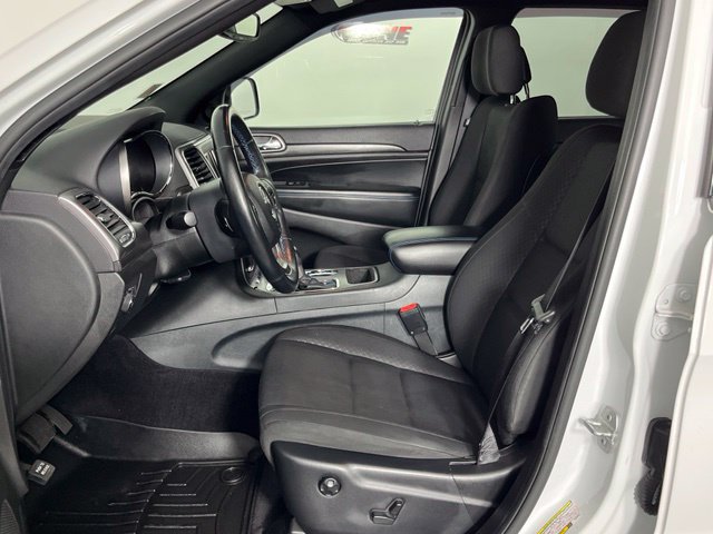 Used 2018 Jeep Grand Cherokee Laredo AWD/4WD image 23