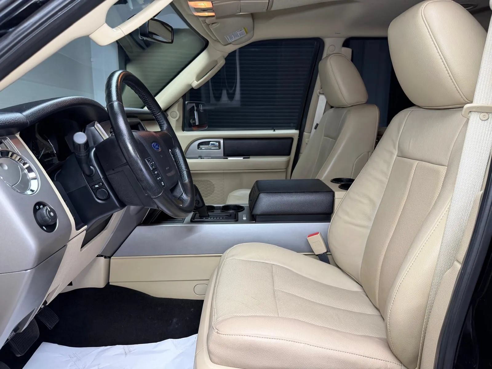 Used 2017 Ford Expedition XLT w/ Equipment Group 202A RWD image 31