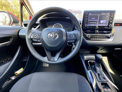 Used 2021 Toyota Corolla LE image 6