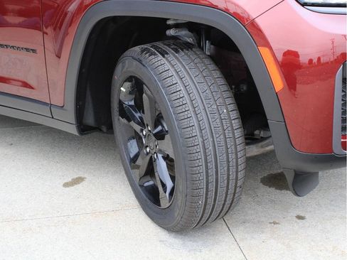 New 2026 Jeep Grand Cherokee Limited w/ Limited Altitude Package AWD/4WD image 39