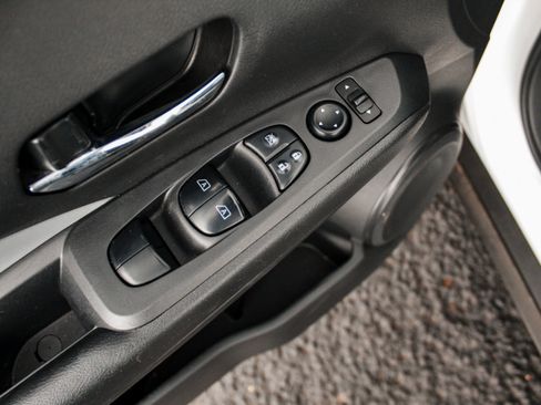 Used 2024 Nissan Kicks SR w/ SR Premium Package FWD image 9