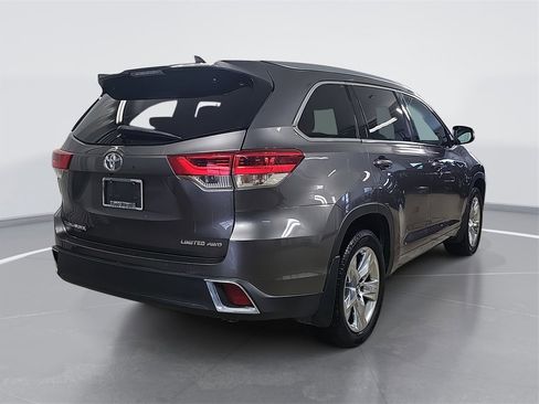 Used 2019 Toyota Highlander Limited image 3
